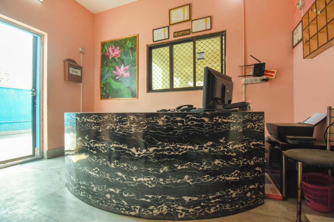 Отель Oyo Flagship 72260 Seema International Gauripur Экстерьер фото